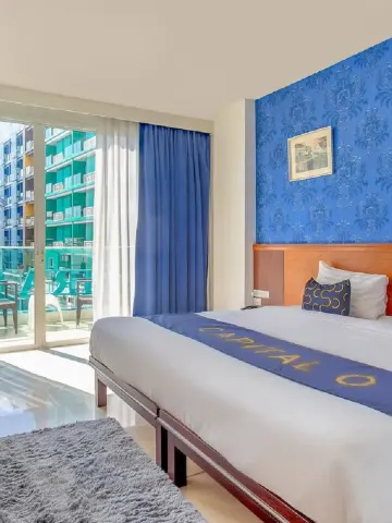 ห้องดีลักซ์ เตียงใหญ่ 1 เตียง