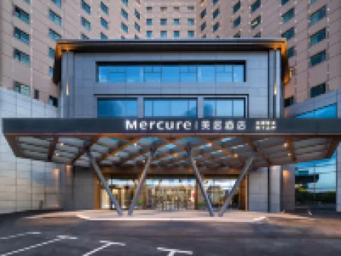Mercure Nanchang Tengwang Pavilion Hotels near Jiangxi Provincial Museum