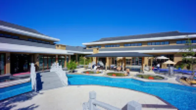 Ming Lake International Hot Spring Ski Resort Hotel