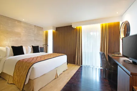 de Vins Sky Hotel Seminyak Отели рядом с достопримечательностью «Villa Ombak Biru»