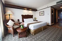 Waterfront Airport Hotel and Casino – Mactan