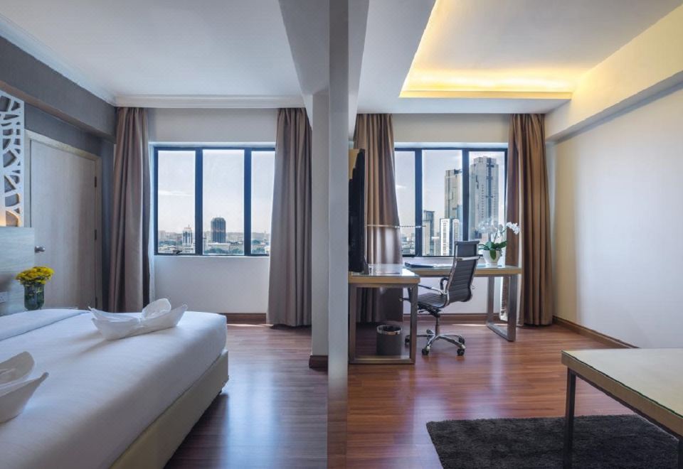 크리스털 크라운 시설