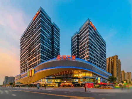 Millennium Hotel (Xinzheng Longhu Jinyicheng Shopping Center) Отели рядом с достопримечательностью «Henan Mechanical and Electrical Vocational College»