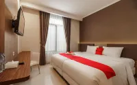 RedDoorz Plus Near Lippo Mall Kemang 2 فنادق في ساوث جاكرتا