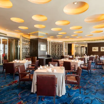 Renaissance Shanghai Yu Garden Hotel on the Bund by Nanjing Road