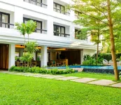 Uma Residence Hotels near Taling Chan Junction