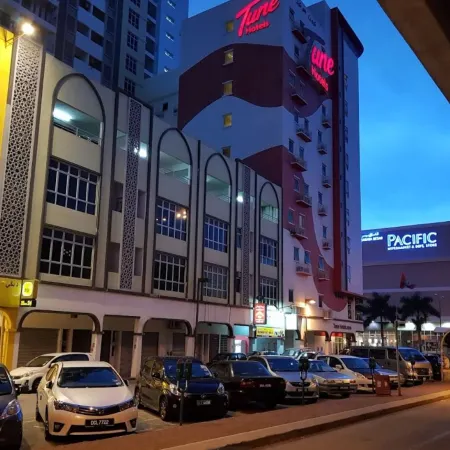 Tune Hotel – Kota Bharu City Centre Отели рядом с достопримечательностью «Военный музей»
