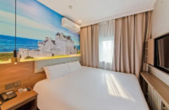 Pai Hotel (Shijiazhuang Railway Station Normal University Hongqi Campus Store)