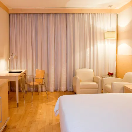 Le Meridien New Delhi Отели рядом с достопримечательностью «Офис Indian Railways»