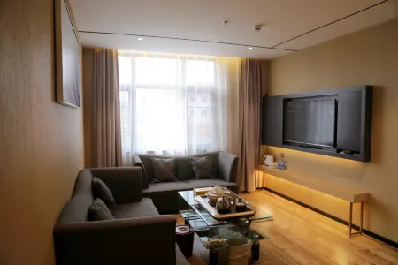 Huaqiao Plaza Отели в г. Цзиаолин