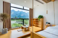 Huaqi Ruosu Mountain House (Huashan Scenic Area Visitor Center)