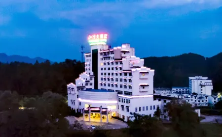 Jiangwan Hotel (Wuyuan High Speed Railway Station Wenbo Park Branch) Отели рядом с достопримечательностью «Minsu Fengqing Street»