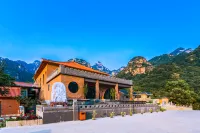 Jinta Xiangu Holiday Town Hotels near Xuanyuanmiao Ruins