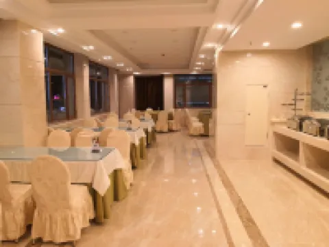 Hualong Hotel (Mudanjiang High-speed Railway Station Pedestrian Street)