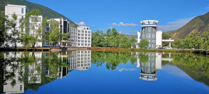 Yelinguan Hotel Hotele w: Powiat Lintan