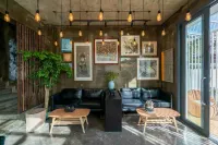 Free Growing Art Villa