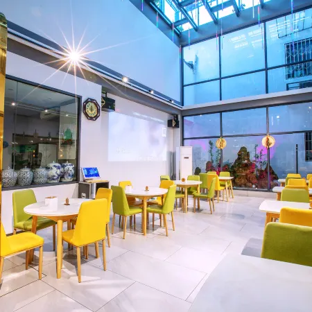 Huizhimeng Orange Theme Hotel
