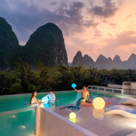 Mid-mountain Cloud & Water Hotel