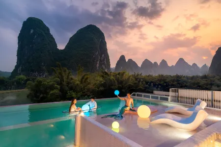 Mid-mountain Cloud & Water Hotel Отели рядом с достопримечательностью «Xingping Wharf»