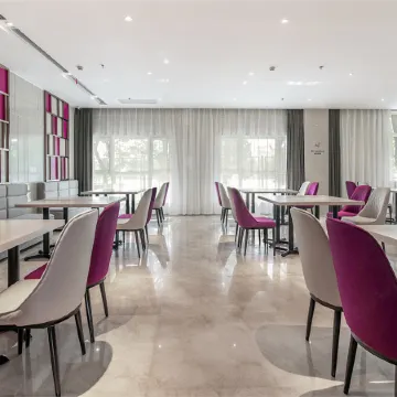 Lifeng Hotel (Pingliang Sports Park Baota Square Branch)
