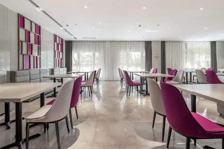 Lifeng Hotel (Pingliang Sports Park Baota Square Branch) Отели рядом с достопримечательностью «Pingliang Vocational and Technical College»