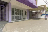 RedDoorz Plus Near Stasiun Bekasi Các khách sạn ở East Bekasi