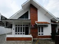 RedDoorz near Rita Super Mall Purwokerto 3 - Misafirhane