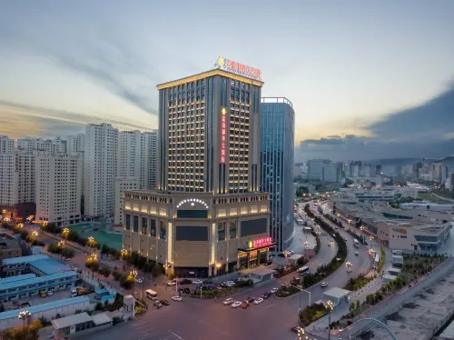 LUXURY BLUE HORIZON Grand Hotel (Xining High-Speed Railway Station)