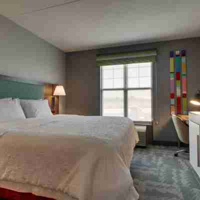 Hampton Inn & Suites Chicago/Aurora Rooms