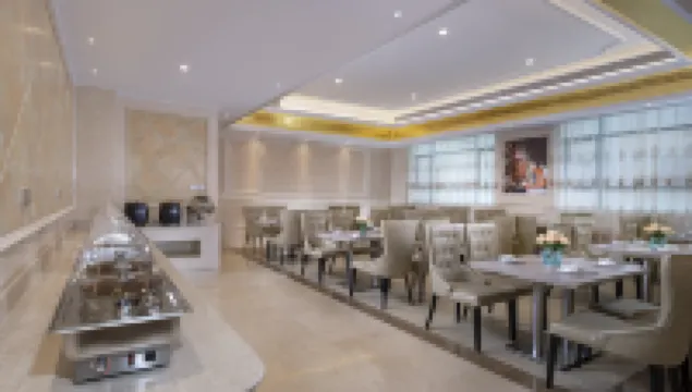 Vienna Hotel (Zhanjiang Mazhang High-speed Railway Station Store)