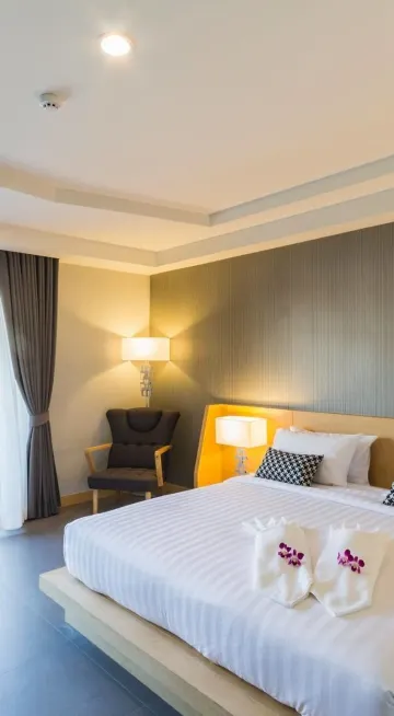 ห้องดีลักซ์ เตียงใหญ่ 1 เตียง