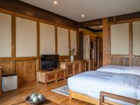 德钦松赞梅里酒店 - 雪山景观高级双床房