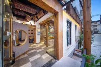 張家界指南針ブティック中国式旅館（天門山ロープウェイ） 張家界中心バス停周辺のホテル