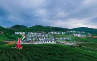 Longshan Baimian Mountain Lodge