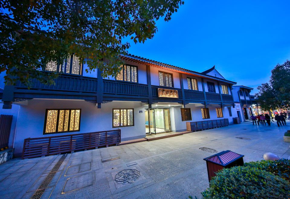 Zizai Hotel over view