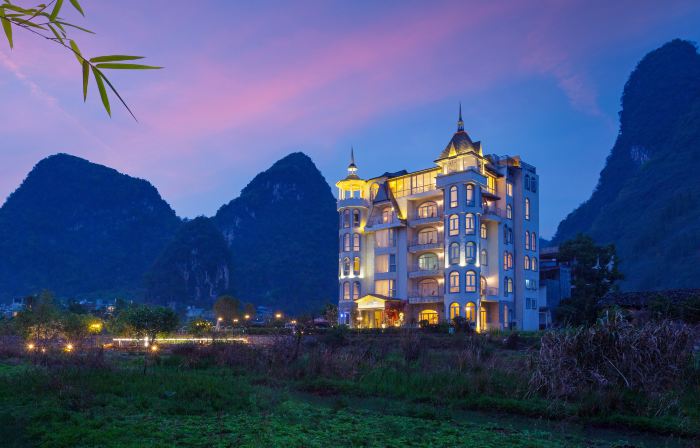 Yangshuo Yulong River Castle