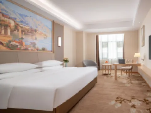 Vienna International Hotel(Ruili hot spring store) Hotels in Ruili