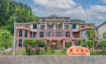 Zhangjiajie mountain clause home stay facility