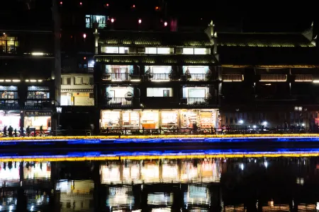 Jiahe Riverview Homestay Отели в г. Фэнхуансянь