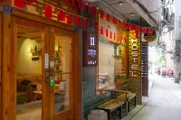 11 International Youth Hostel