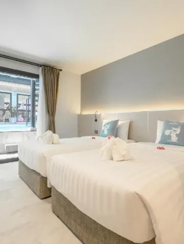 ห้องดีลักซ์ พร้อมทางลงสระว่ายน้ำ