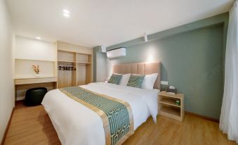Xidishu Boutique Hotel Apartment (Shenzhen Gongming Square Metro Station Daqili Branch)