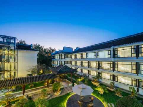 Floral Hotel ·Xunxi Garden Hotel(Nanxun Ancient Town Branch) Hotels near Xiaolianzhuang