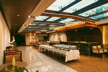 Hanzhong Tianhan Langyue Hotel Отели рядом с достопримечательностью «Hanzhong Gymnasium»