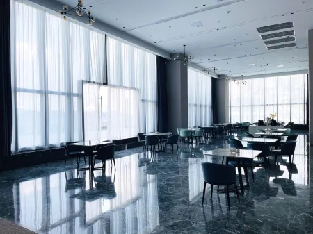 KDworld Hotel (Guigangke World High Speed Rail Station Store) Отели в г. Гуйган