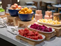 world Hotel Отели рядом с достопримечательностью «Озеро Пяти драконов»