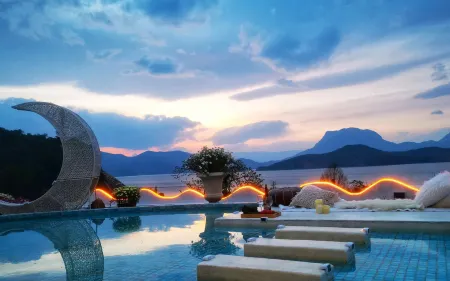 Lugu Lake Star Hotel Отели рядом с достопримечательностью «Langfang»