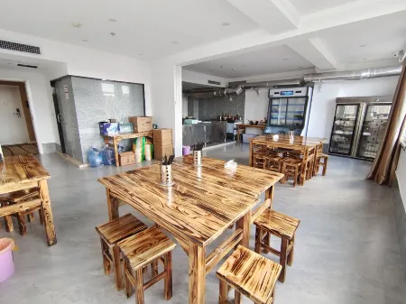 Afur Smart hotel chain ( Weining store) Отели в г. Вейнин