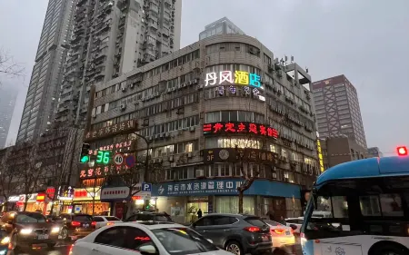 Danfeng Hotel (Nanjing Xinjiekou Gulou Hospital store) Отели рядом с достопримечательностью «Xuanwu Lake Scenic Area»