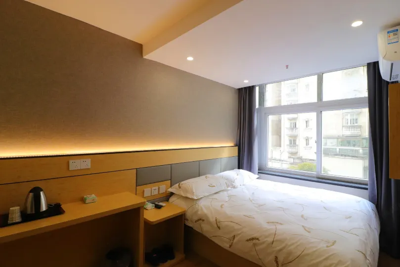 Yuxin Theme Hotel (Shanghai Huangpu Branch)